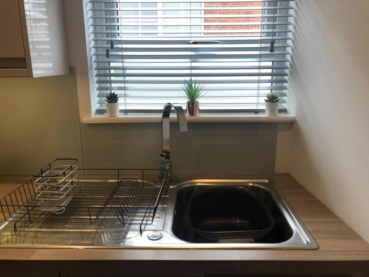 City Cb1 Studio Just Off Mill Rd, Close To Train Station - Walk To Station And City Centre Cambridge Exterior photo